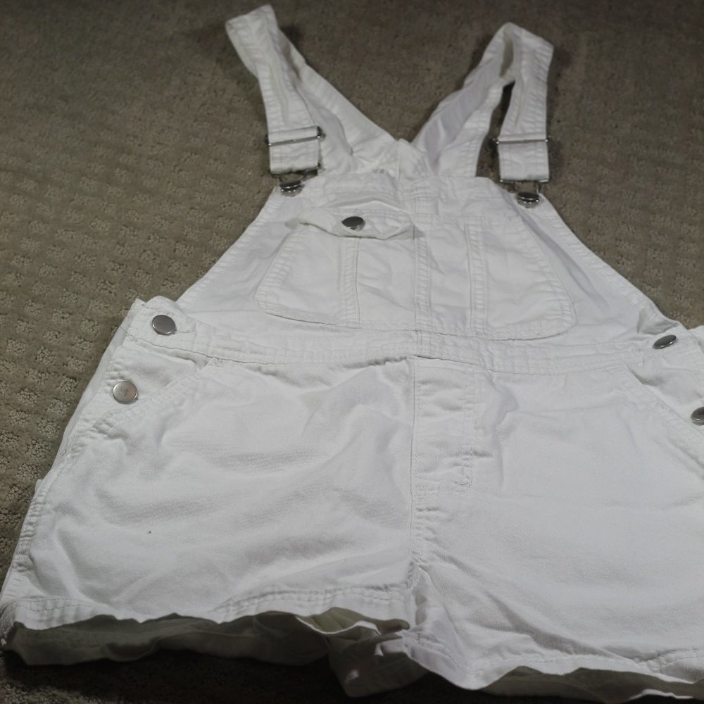 No Boundaries Size 9 White Overall Shorts